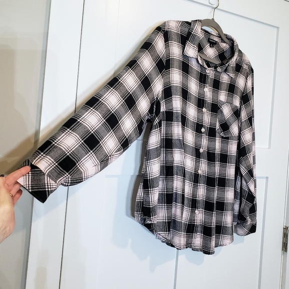 Torrid Flannel Lightweight Button Down Light Pink & Black Plaid Size 2X - Picture 10 of 15